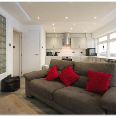 Luxury Panoramic Balcony Swindon Central Ngoại thất bức ảnh