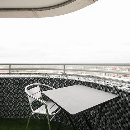 Luxury Panoramic Balcony Swindon Central Ngoại thất bức ảnh