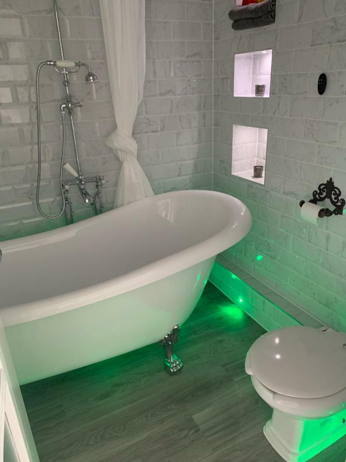 Luxury Panoramic Balcony Swindon Central Ngoại thất bức ảnh