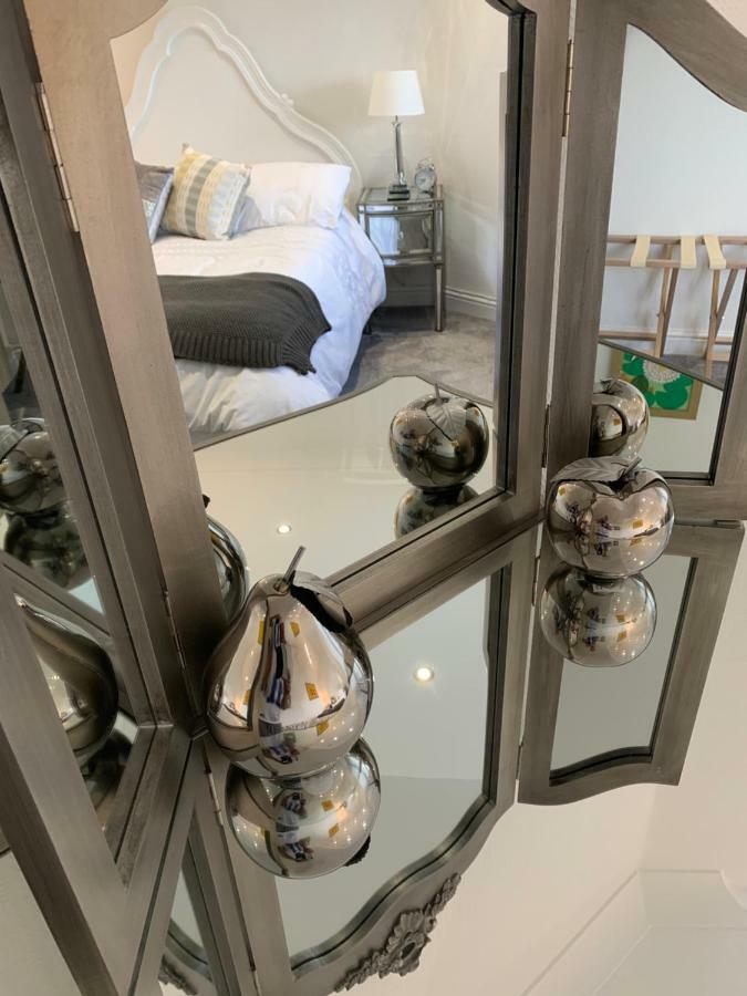 Luxury Panoramic Balcony Swindon Central Ngoại thất bức ảnh
