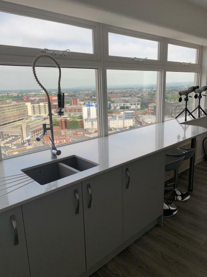 Luxury Panoramic Balcony Swindon Central Ngoại thất bức ảnh