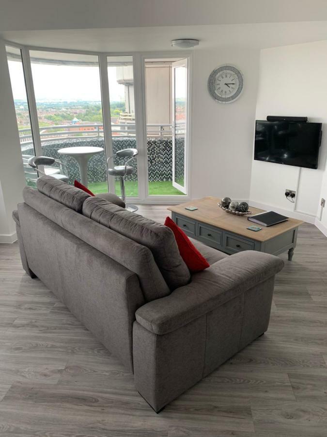 Luxury Panoramic Balcony Swindon Central Ngoại thất bức ảnh