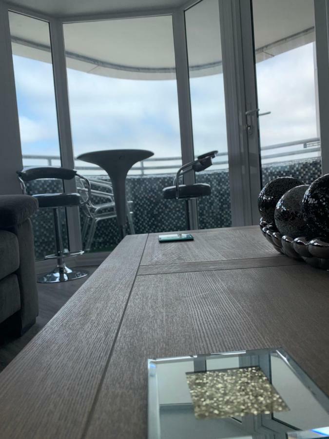 Luxury Panoramic Balcony Swindon Central Ngoại thất bức ảnh