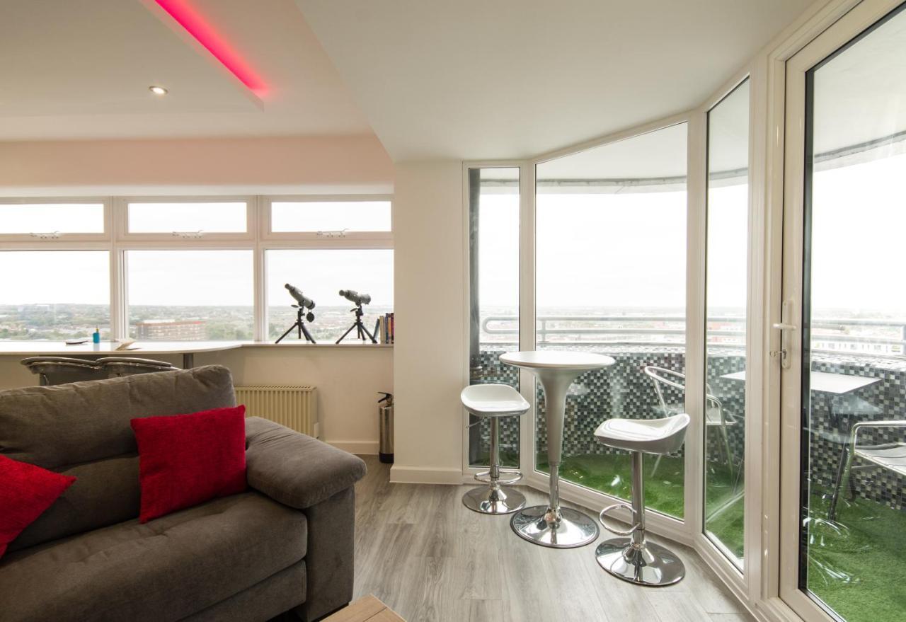 Luxury Panoramic Balcony Swindon Central Ngoại thất bức ảnh