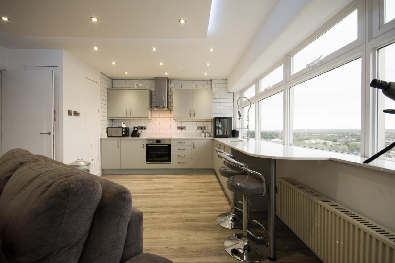 Luxury Panoramic Balcony Swindon Central Ngoại thất bức ảnh