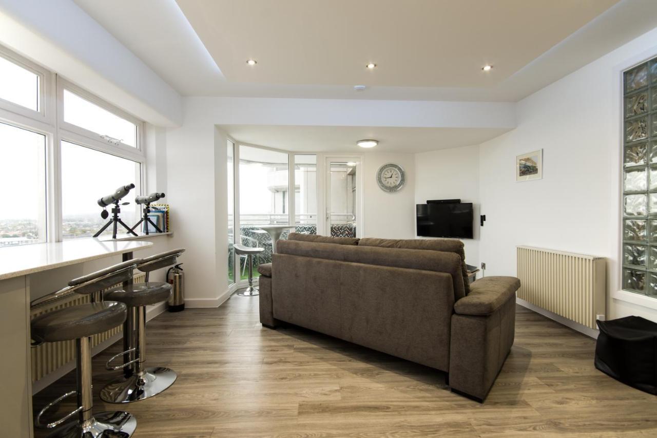 Luxury Panoramic Balcony Swindon Central Ngoại thất bức ảnh