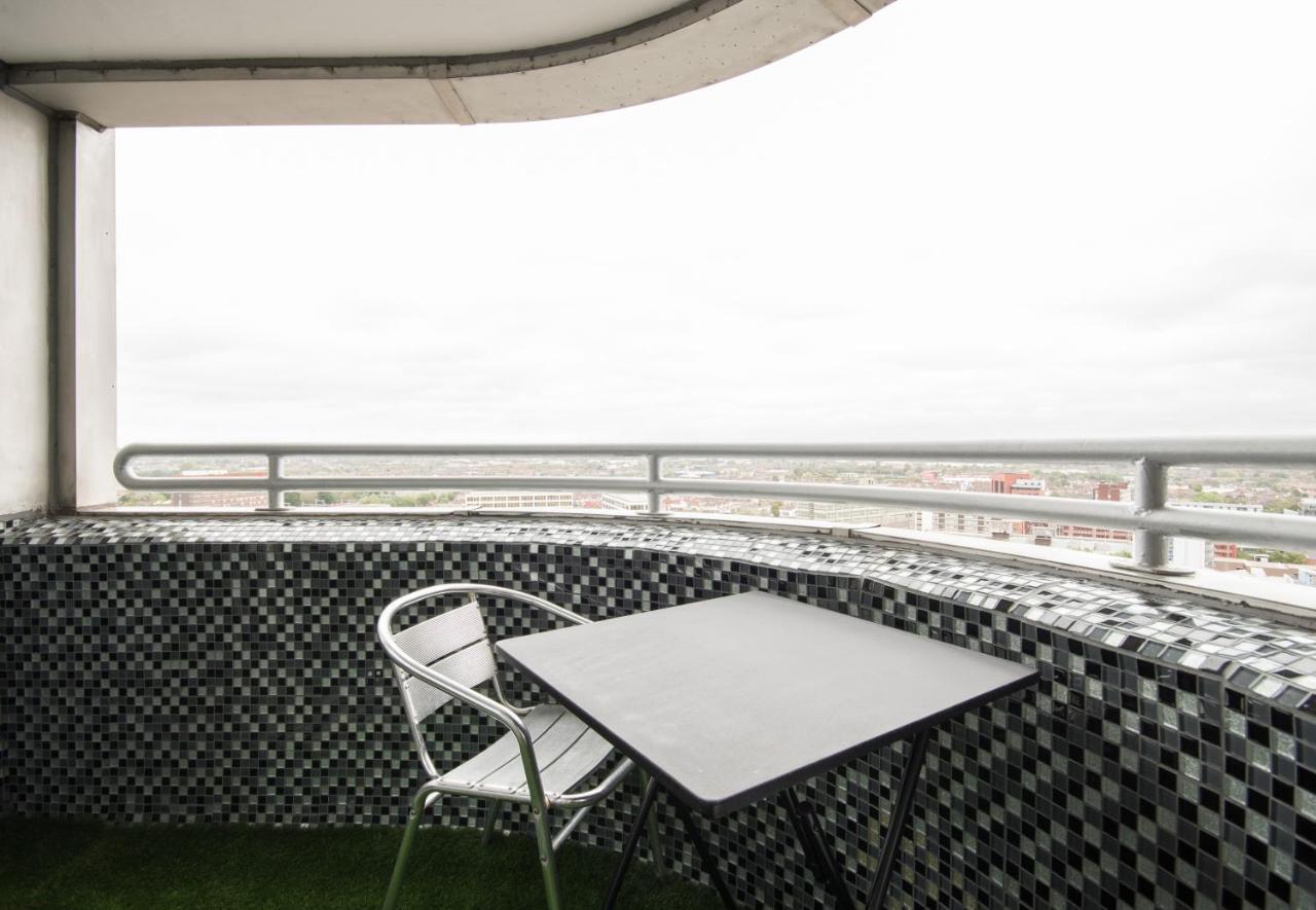 Luxury Panoramic Balcony Swindon Central Ngoại thất bức ảnh